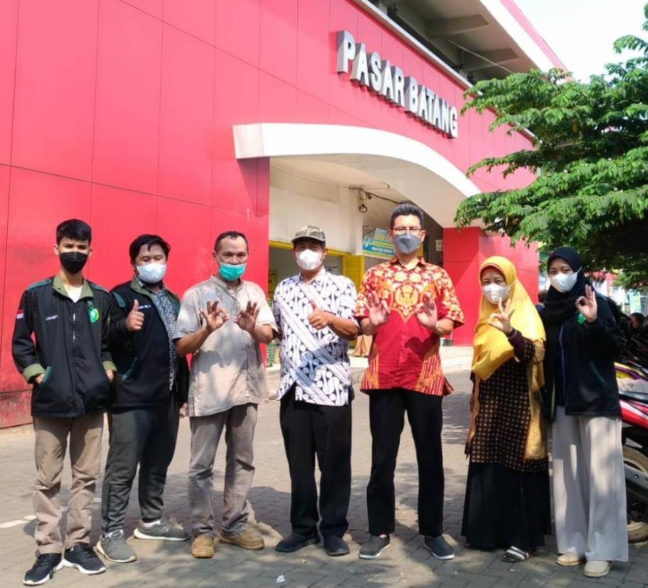 Pengabdian Masyarakat Teknik Lingkungan UNDIP melakukan kunjungan ke Pasar Batang
