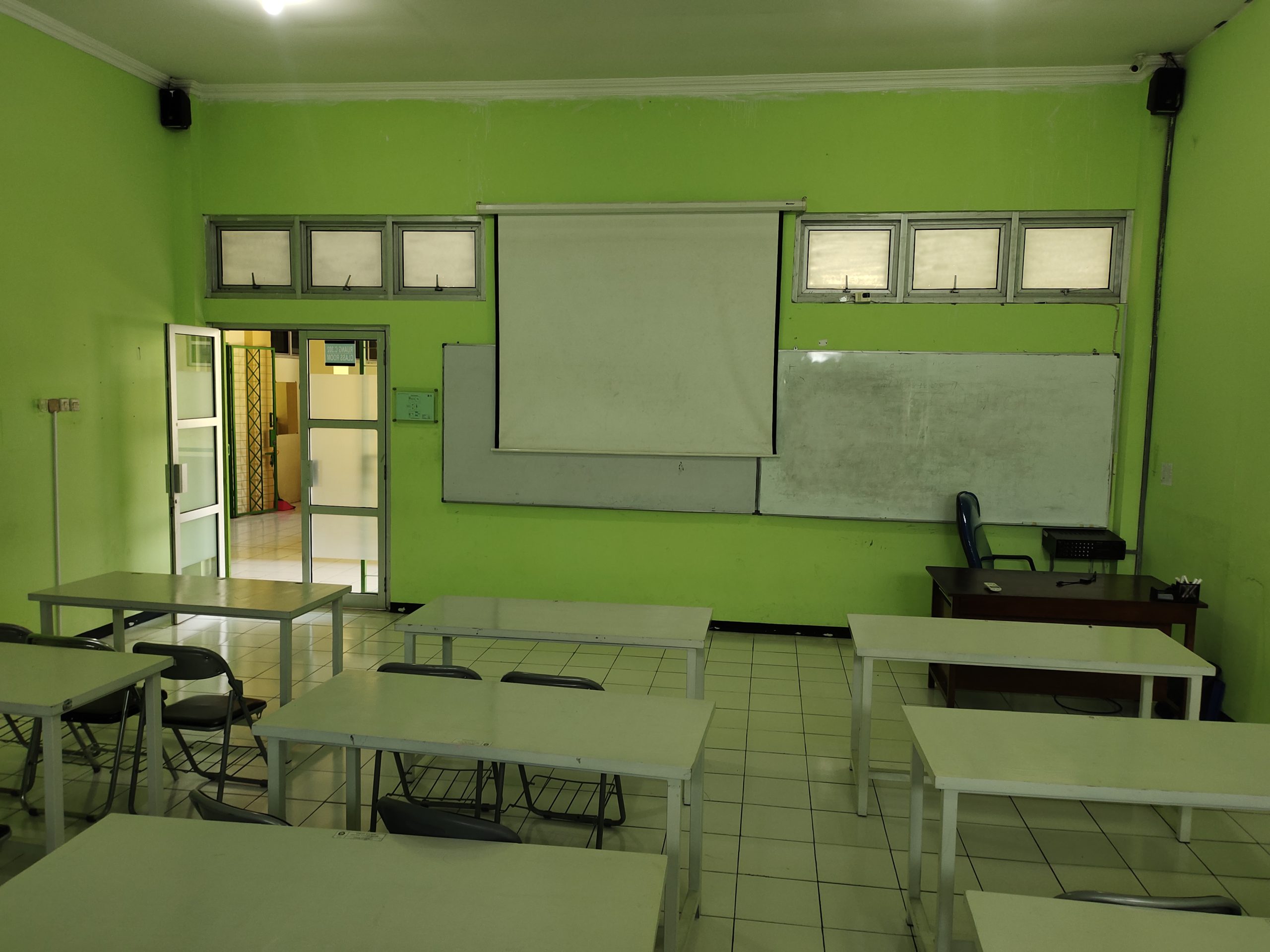 Ruang C.302 (Ruang Seminar)